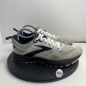 Women’s revel 6 tennis shoe size 8.5